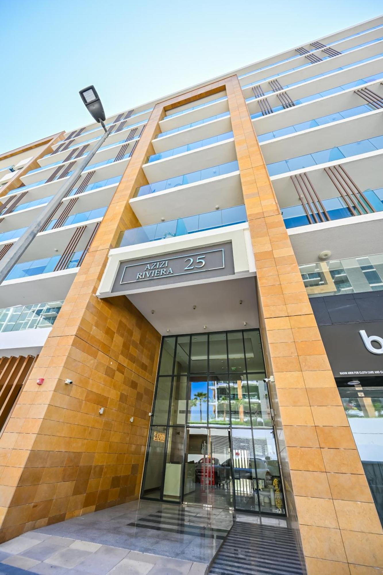 Apartment Charming Retreat With A Private Balcony, Just 10 Minutes From The Heart Of The Dubai