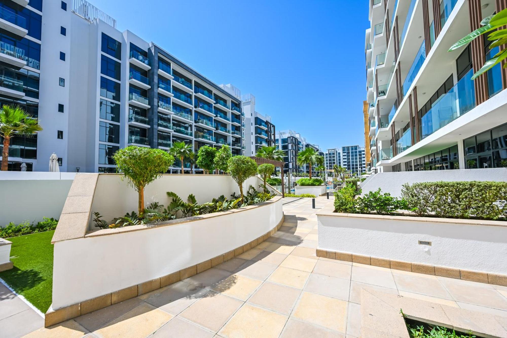 Charming Retreat With A Private Balcony, Just 10 Minutes From The Heart Of The Apartment *