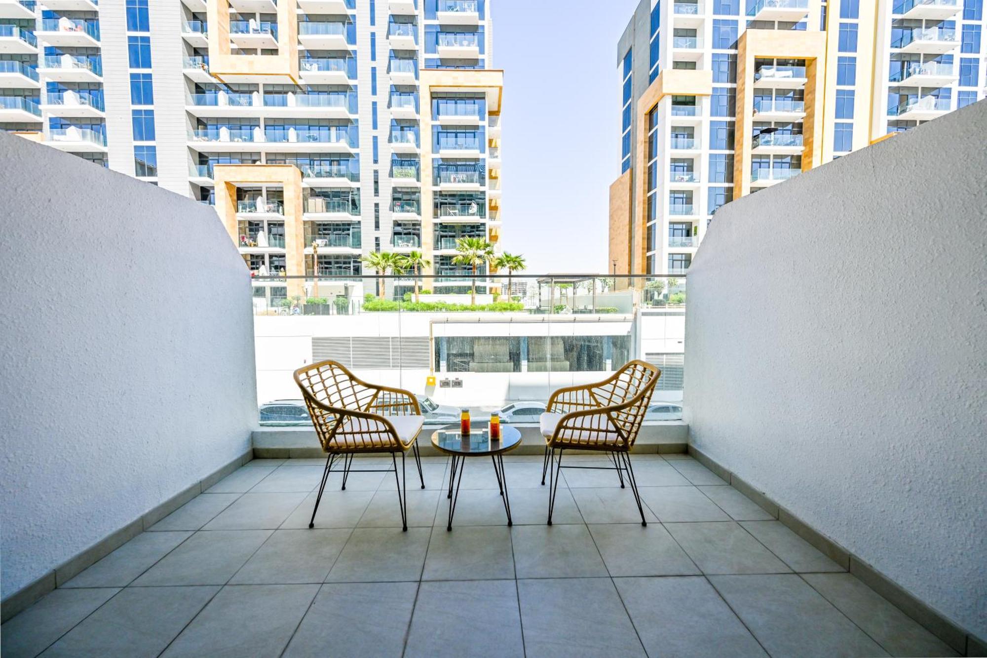 Charming Retreat With A Private Balcony, Just 10 Minutes From The Heart Of The Apartment