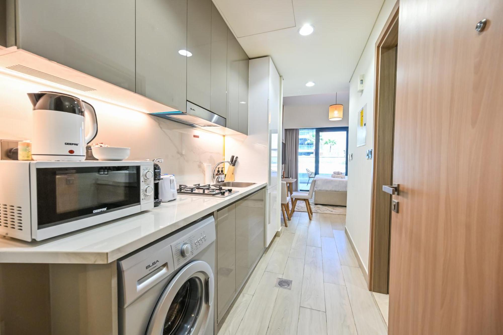 Charming Retreat With A Private Balcony, Just 10 Minutes From The Heart Of The Dubai