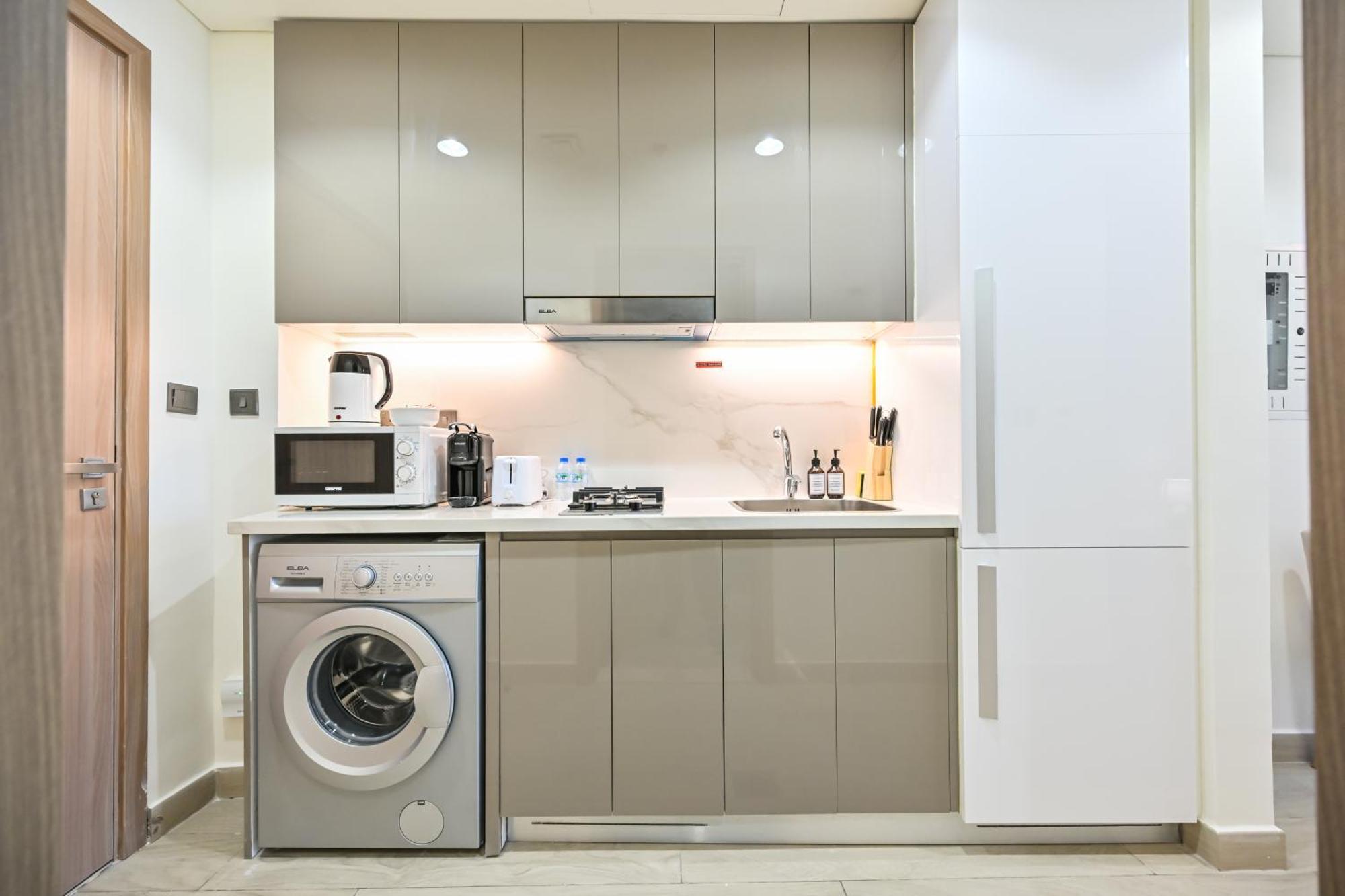 Charming Retreat With A Private Balcony, Just 10 Minutes From The Heart Of The Apartment Dubai